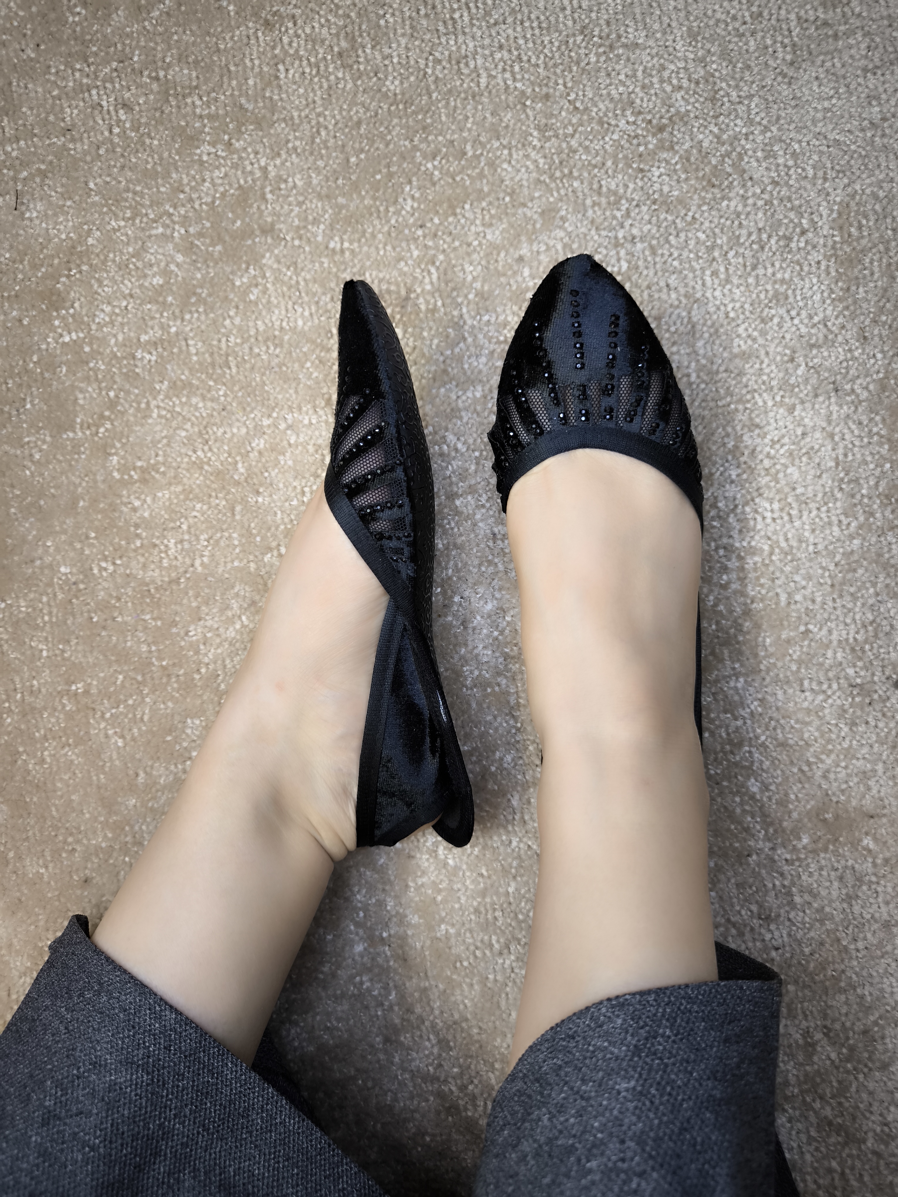 پاپوش روفرشی نوک تیز پنجره ای سایزبندی دارد